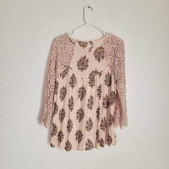 Xhilaration Floral Blouse With Crocheted Sleeves Size XL - Picture 8 of 16